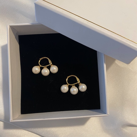 Brand New!18K Gold Platted Earrings With Pearl - Picture 1 of 3